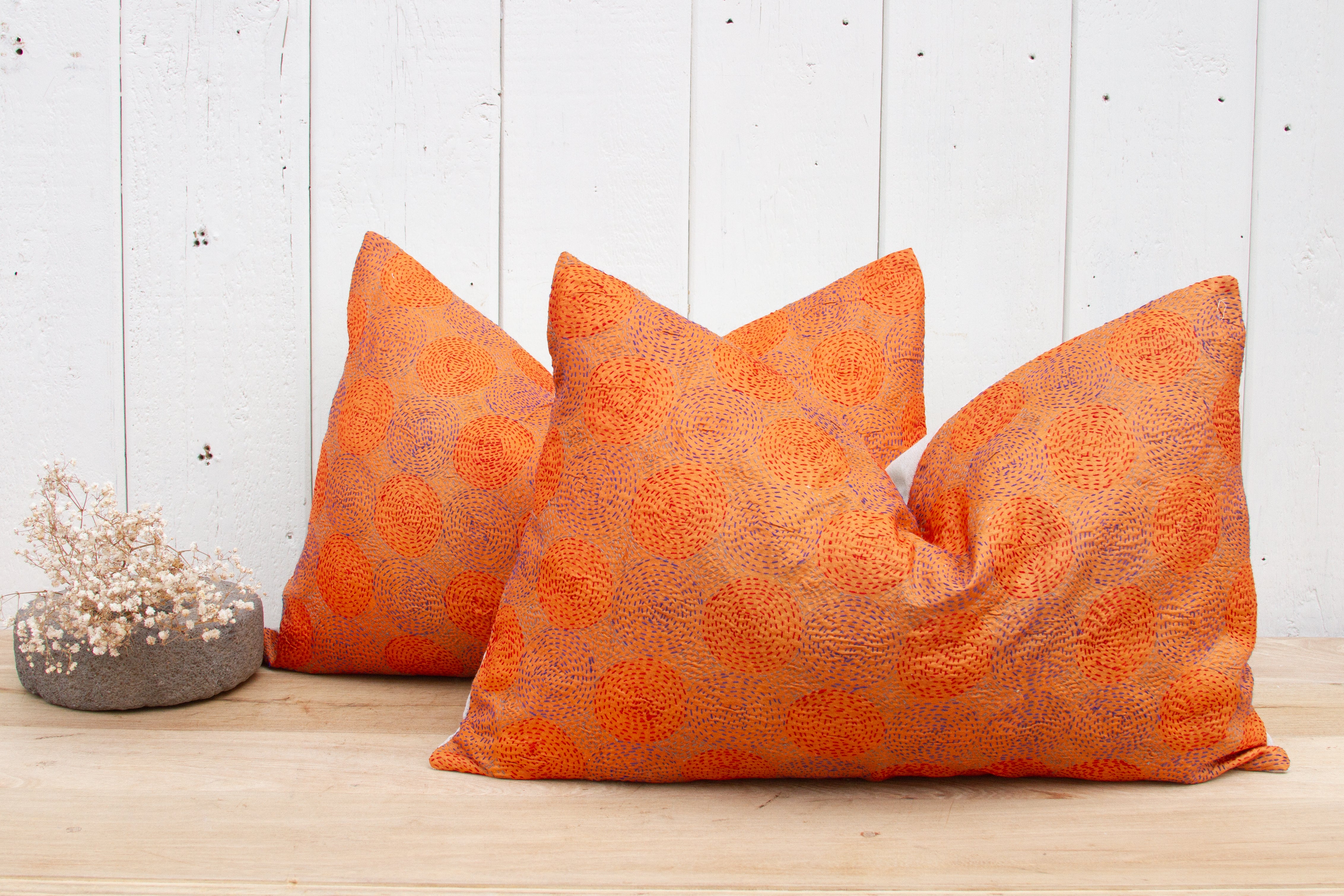 DE-COR | Ispirazione globale, Coppia di cuscini kantha in seta color mandarino