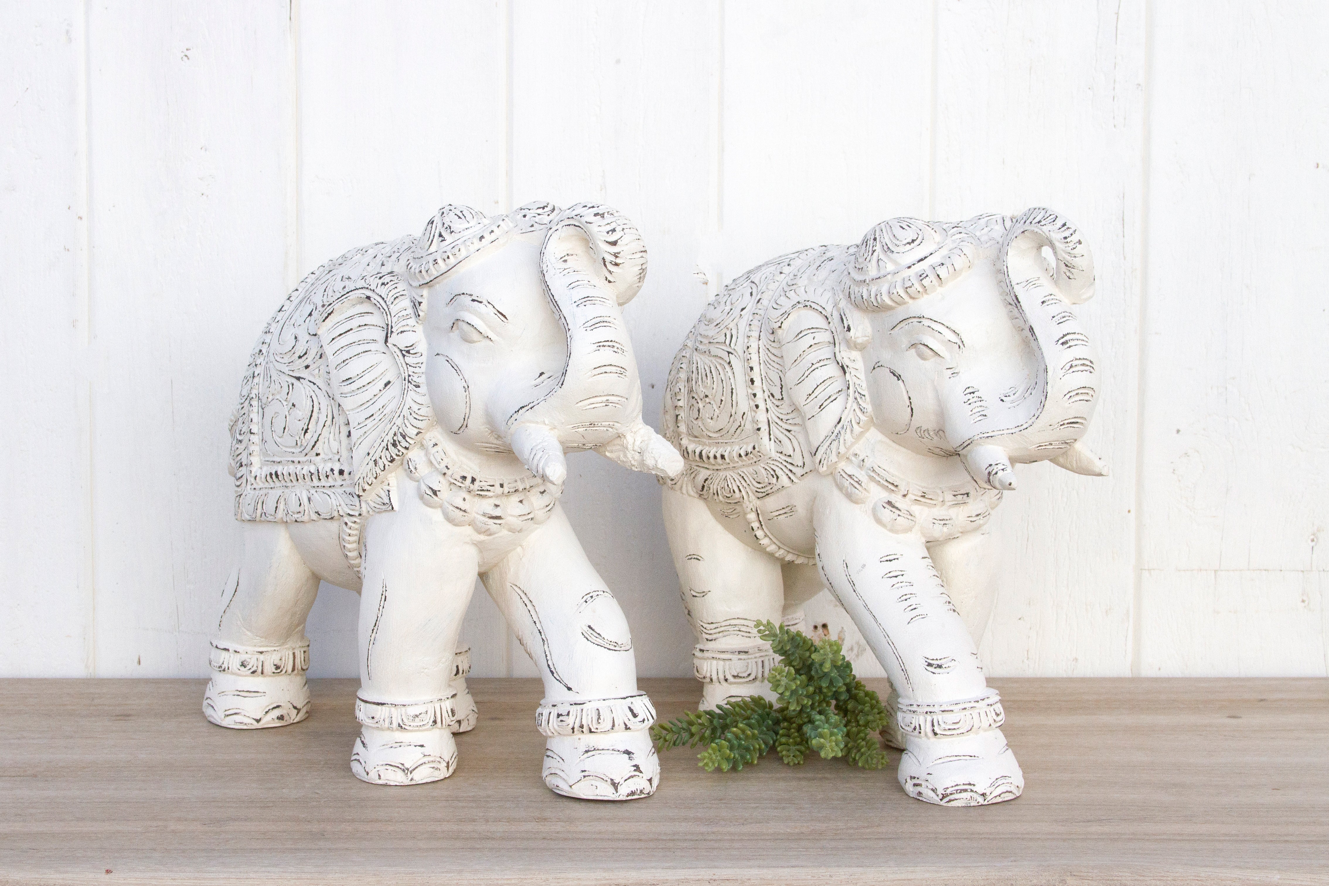 DE-COR | Ispirazione globale, Coppia di elefanti in legno finemente intagliati