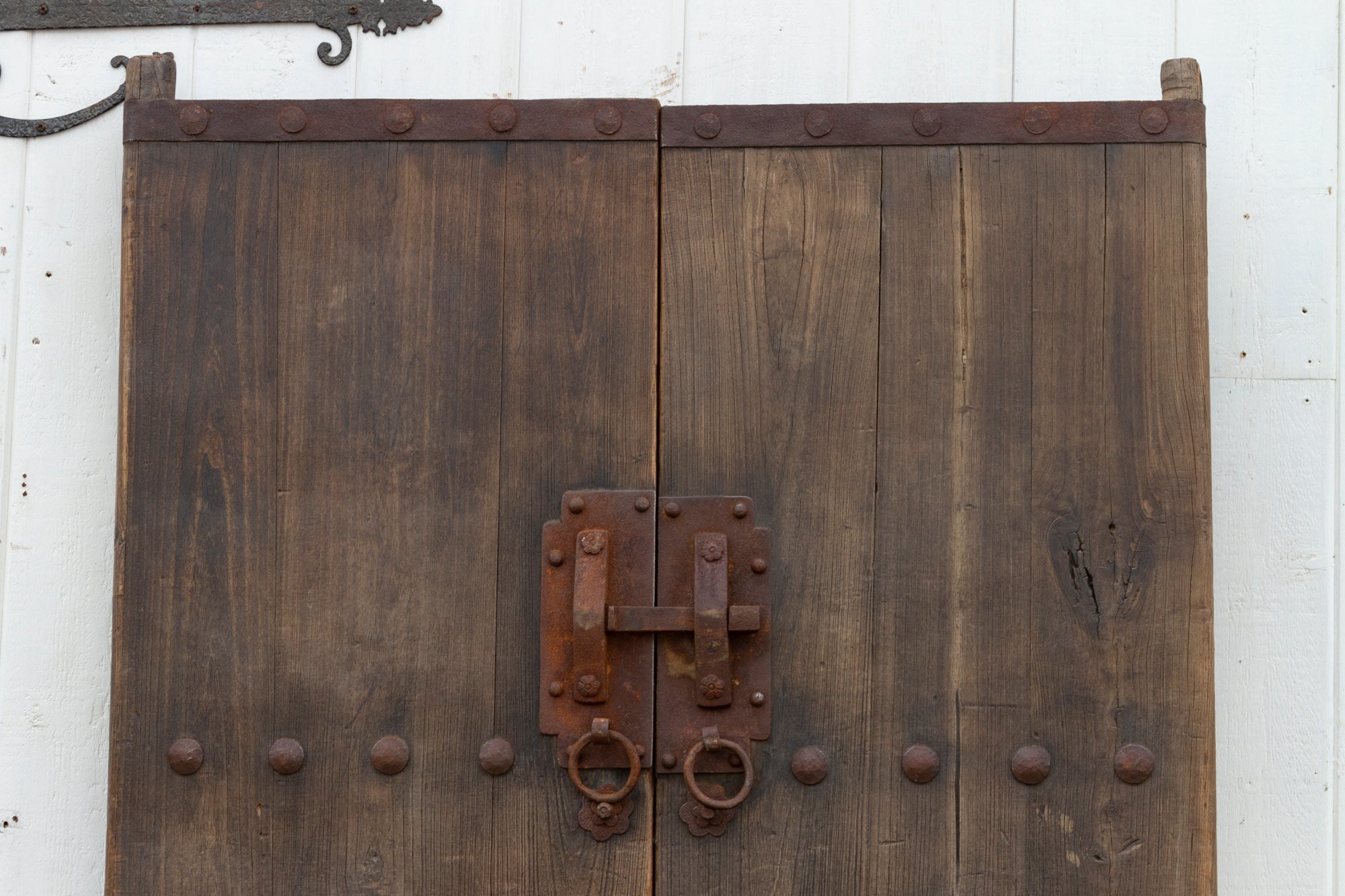 DE-COR | Ispirazione globale, Coppia di porte antiche in legno ossidato (commercio)