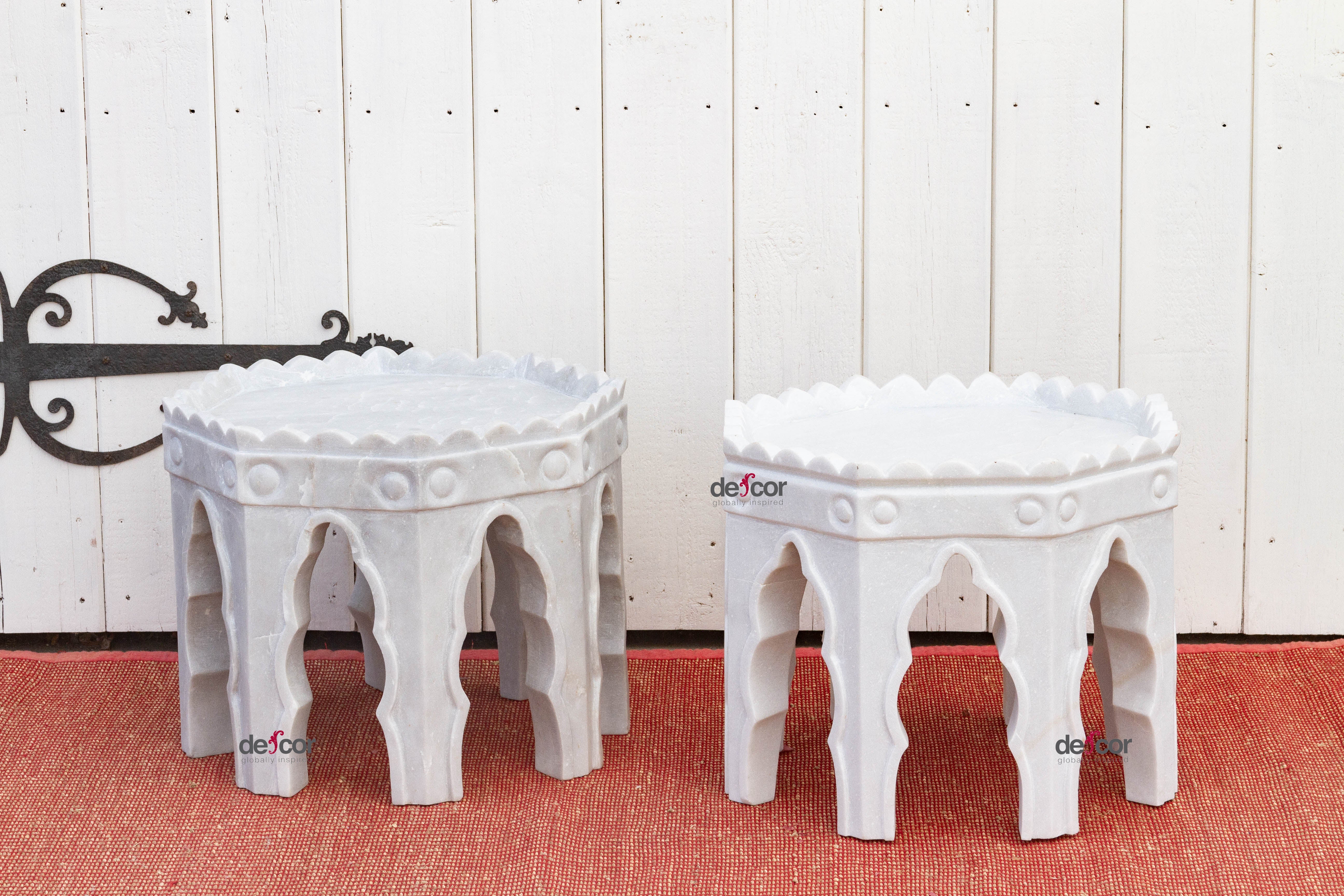 DE-COR | Ispirazione globale, Coppia di tavolini mudéjar in marmo intagliato (commercio)