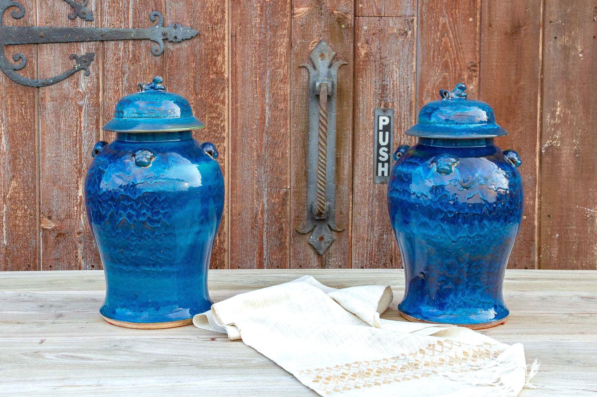 DE-COR | Ispirazione globale, Coppia di vasi in porcellana asiatica blu reale (commercio)