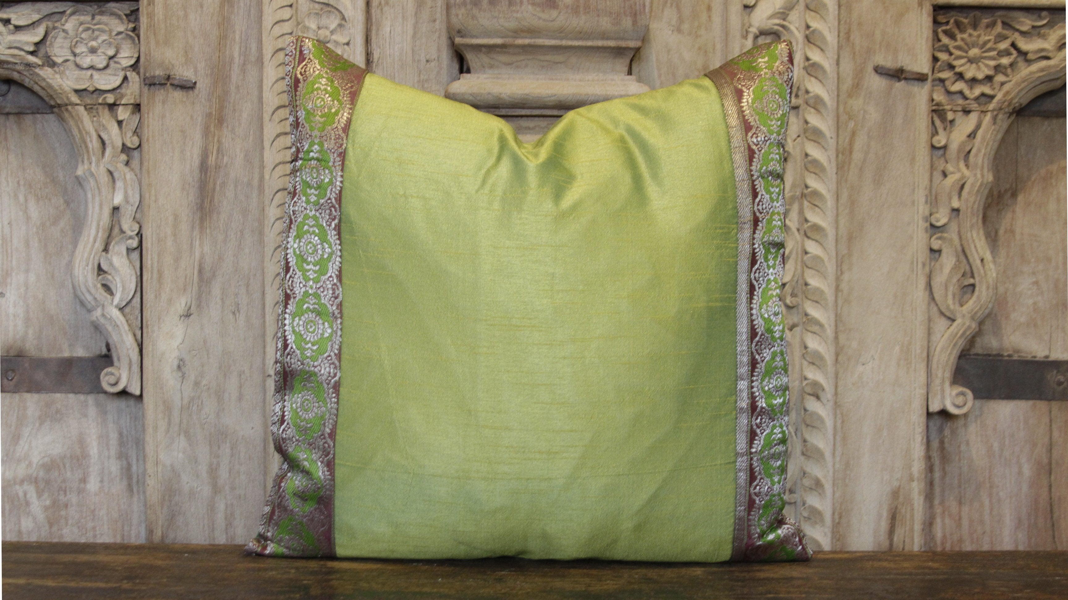 DE-COR, Cuscino di seta Heritage verde Mandala piccolo (commercio)