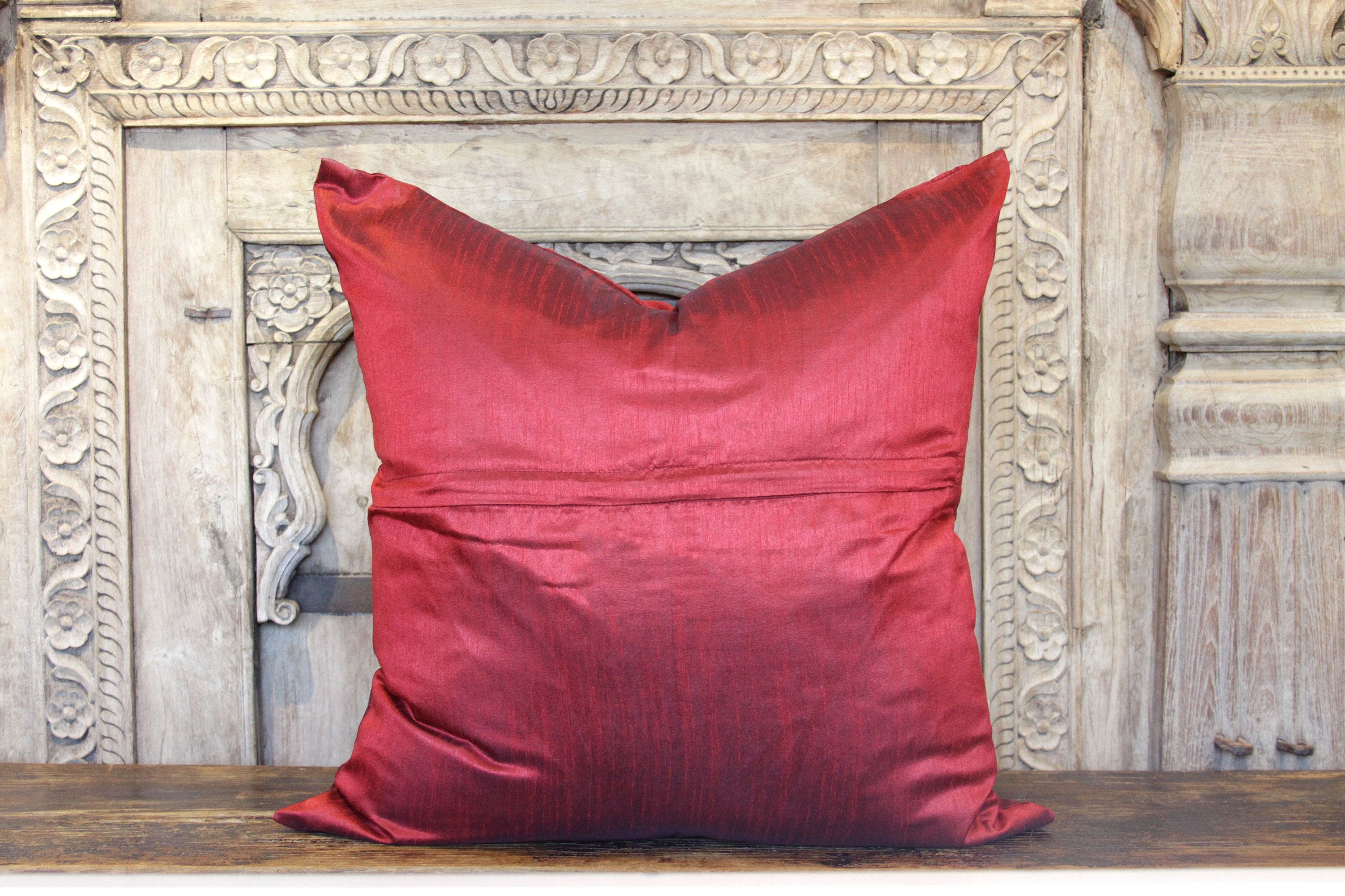 DE-COR | Ispirazione globale, Cuscino rosso grande in seta Dupion (commercio)
