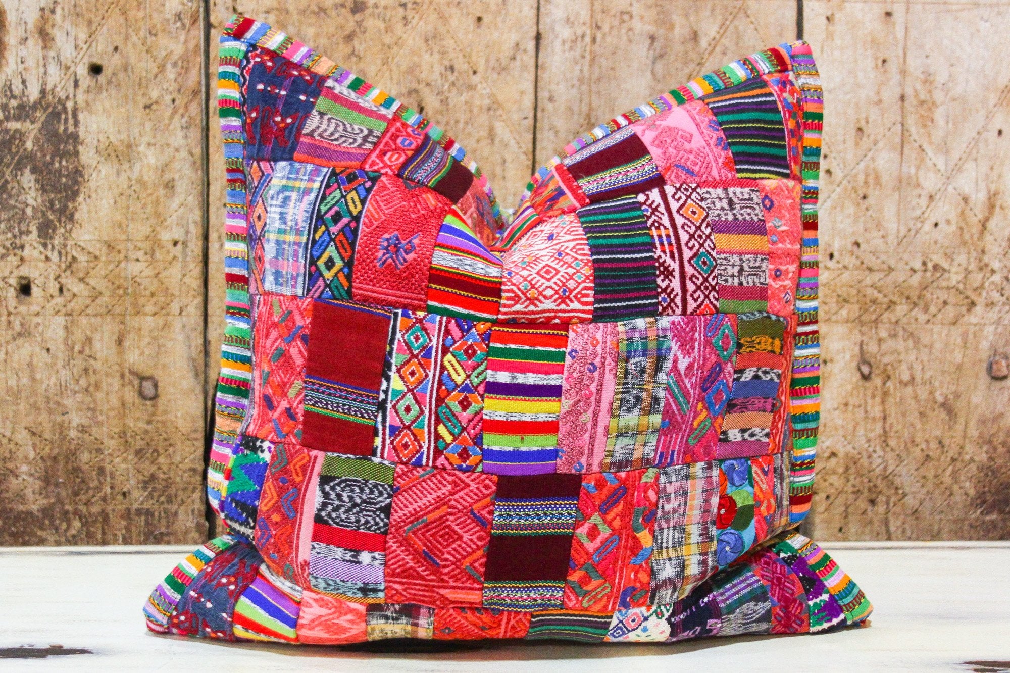 DE-COR, Cuscino tribale patchwork vibrante (commercio)