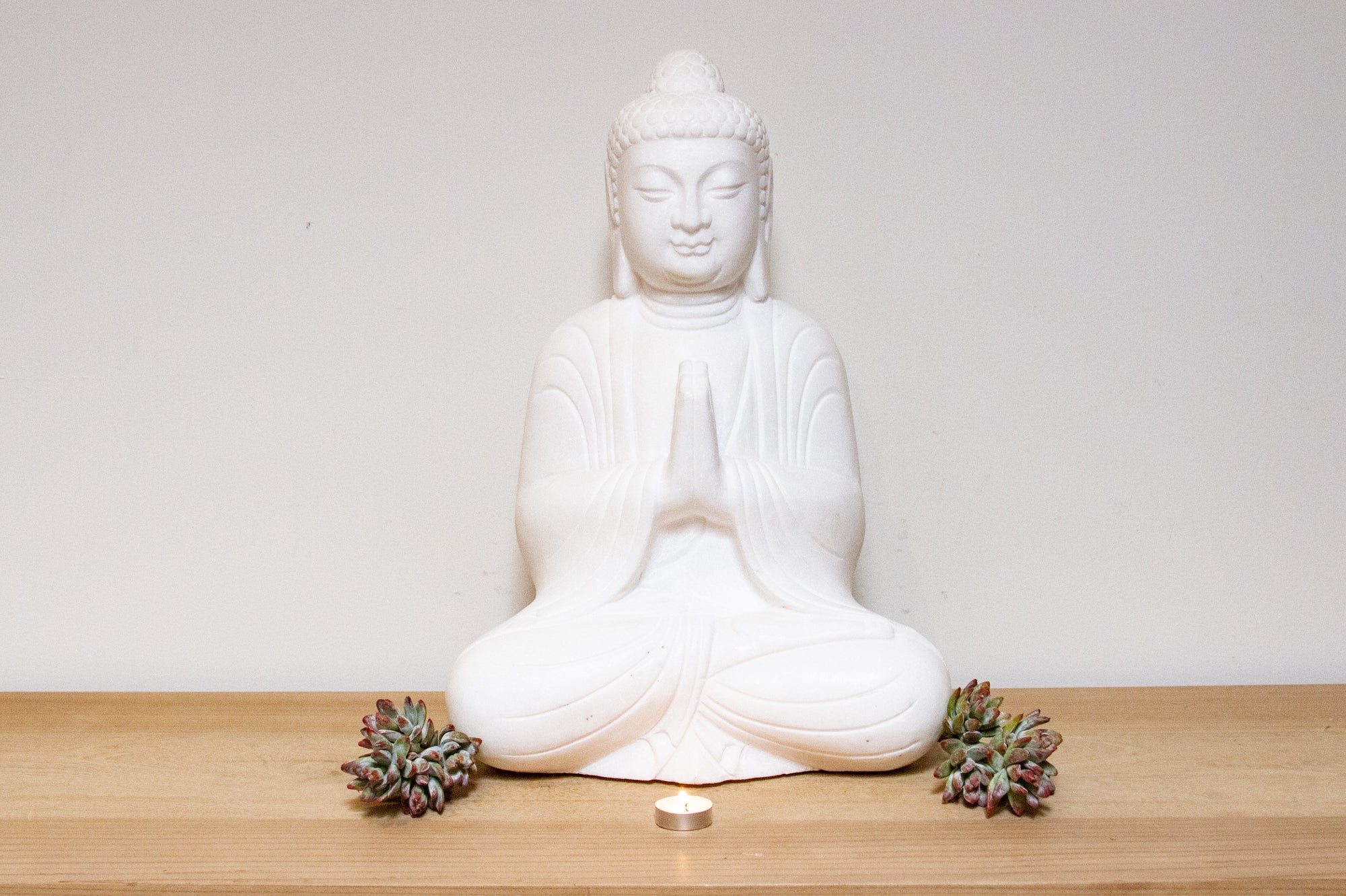 DE-COR | Ispirazione globale, Figura di Buddha in marmo intagliato a mano (commercio)