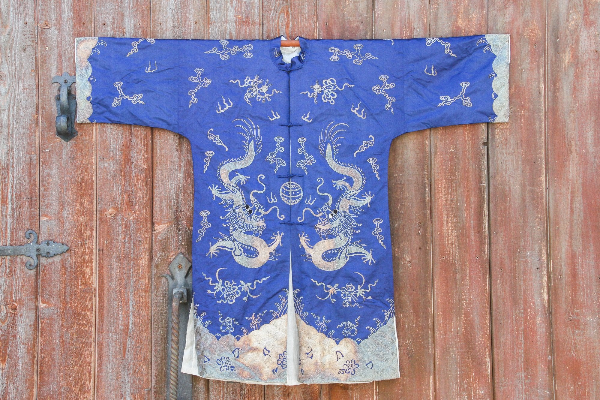 DE-COR | Ispirazione globale, Kimono blu reale in seta ricamata a forma di drago (commercio)