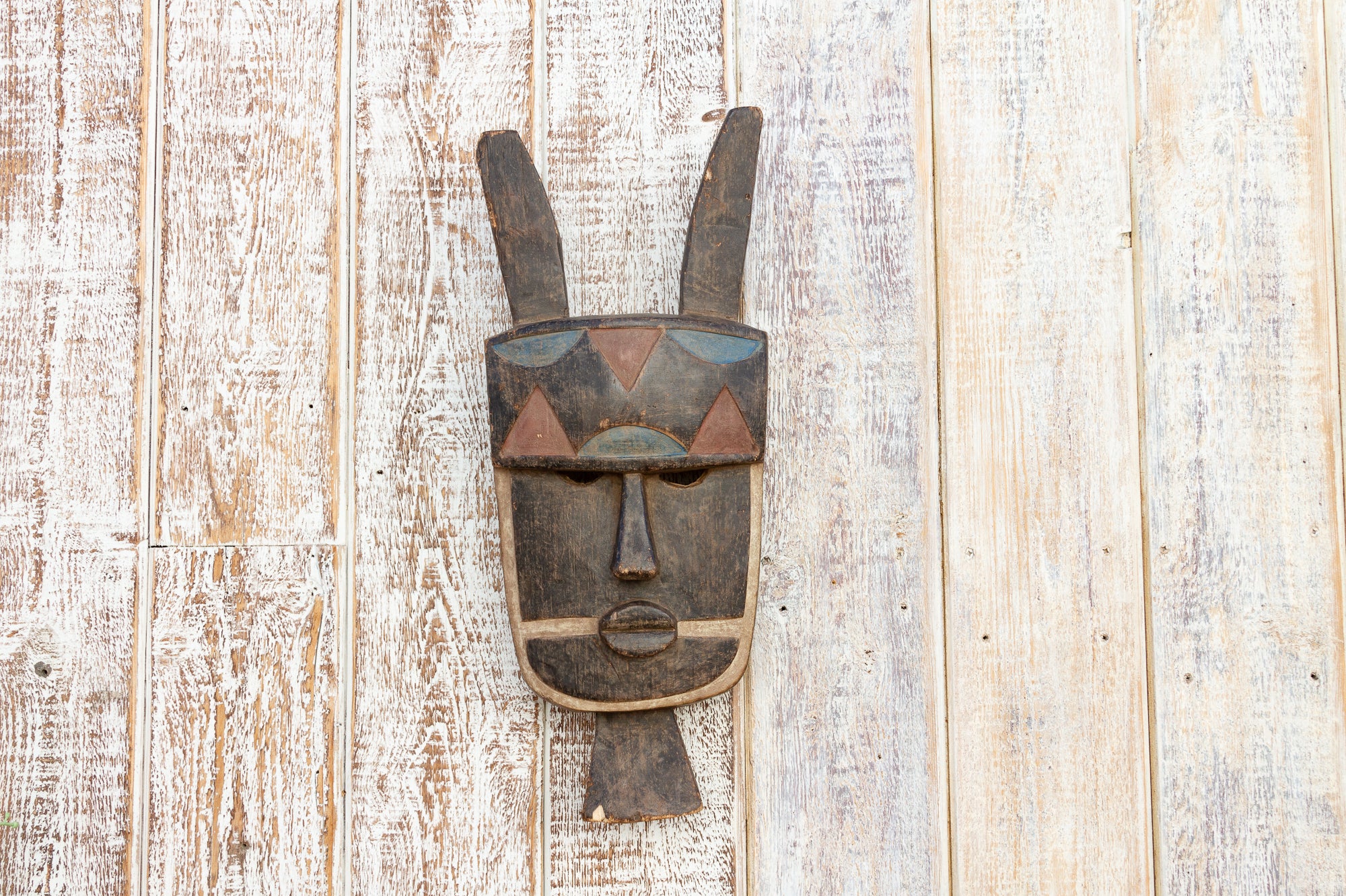 DE-COR | Ispirazione globale, Maschera tribale primitiva Baule intagliata