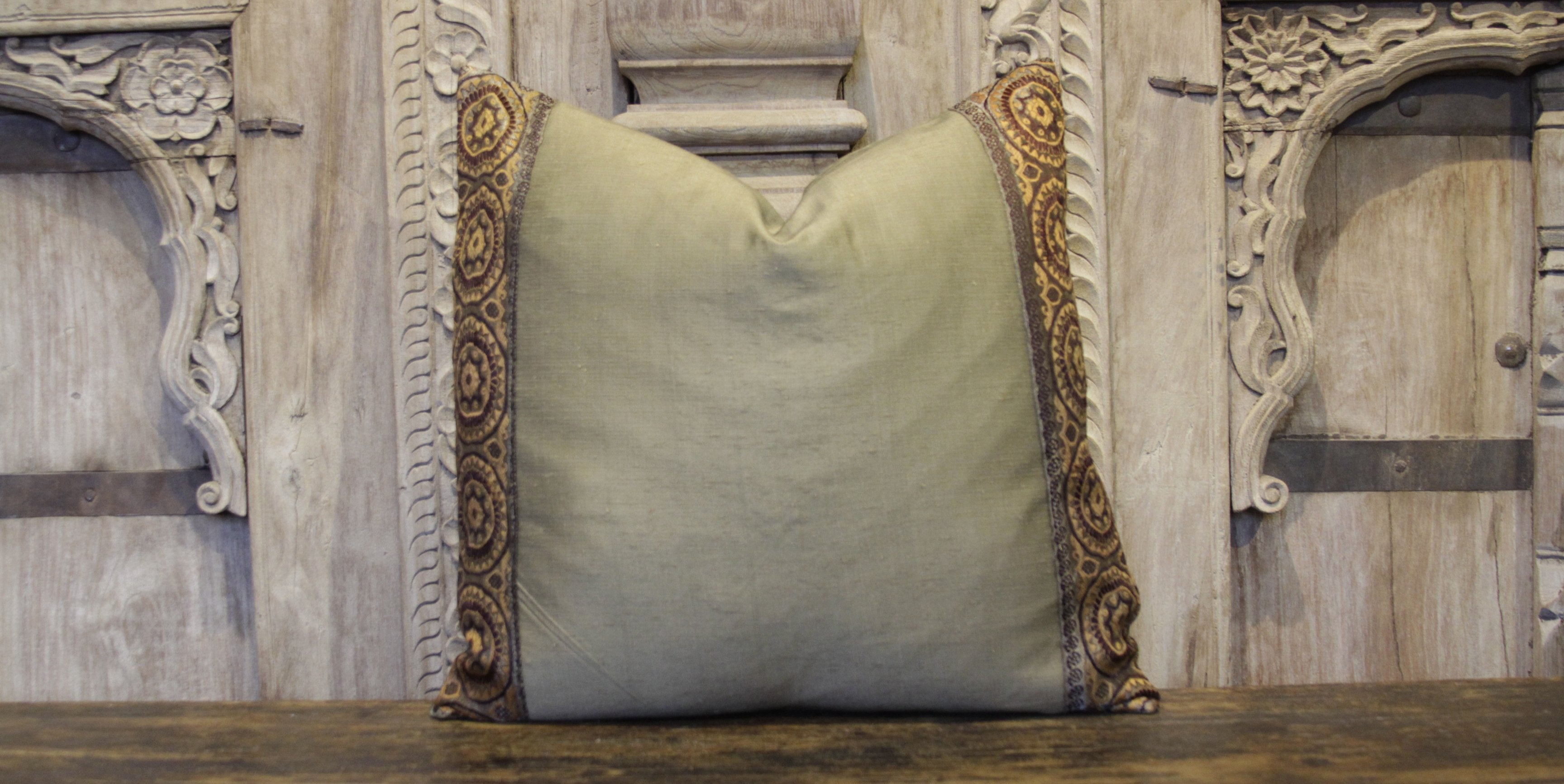 DE-COR, Piccolo cuscino di seta Chakra Golden Rod Heritage (commercio)