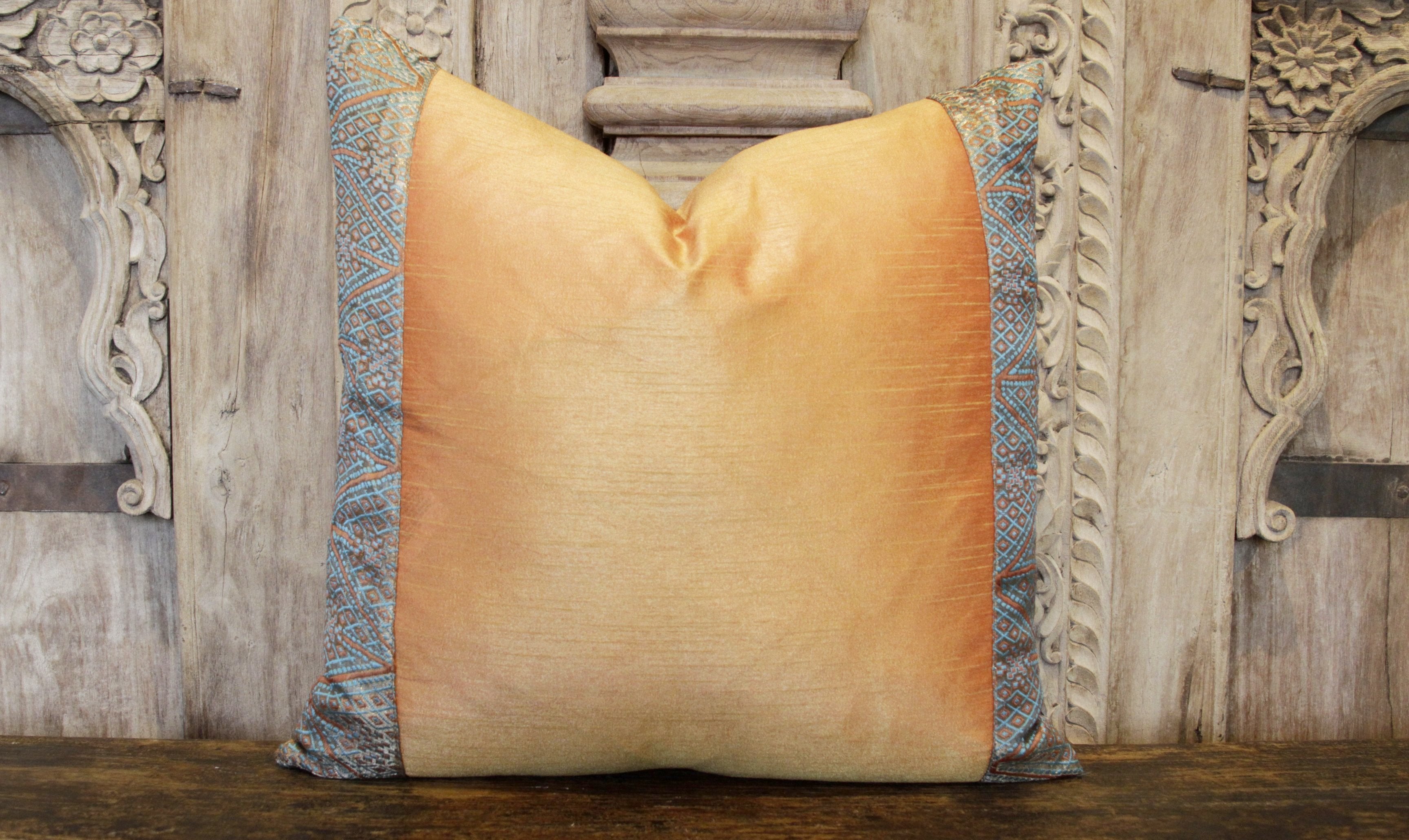 DE-COR, Piccolo cuscino di seta Heritage arancione con diamante (commercio)