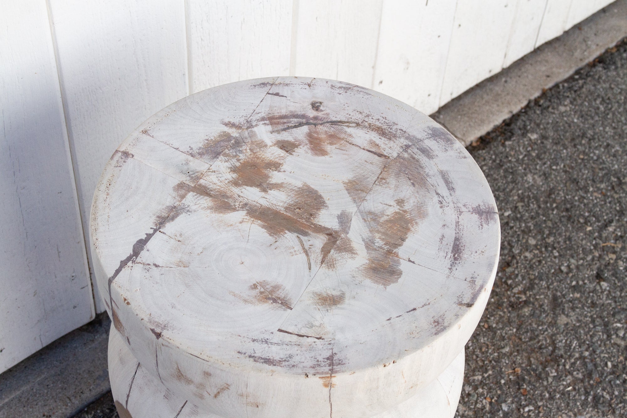 DE-COR | Ispirazione globale, Piccolo tavolo ad alveare in legno sbiancato (commercio)