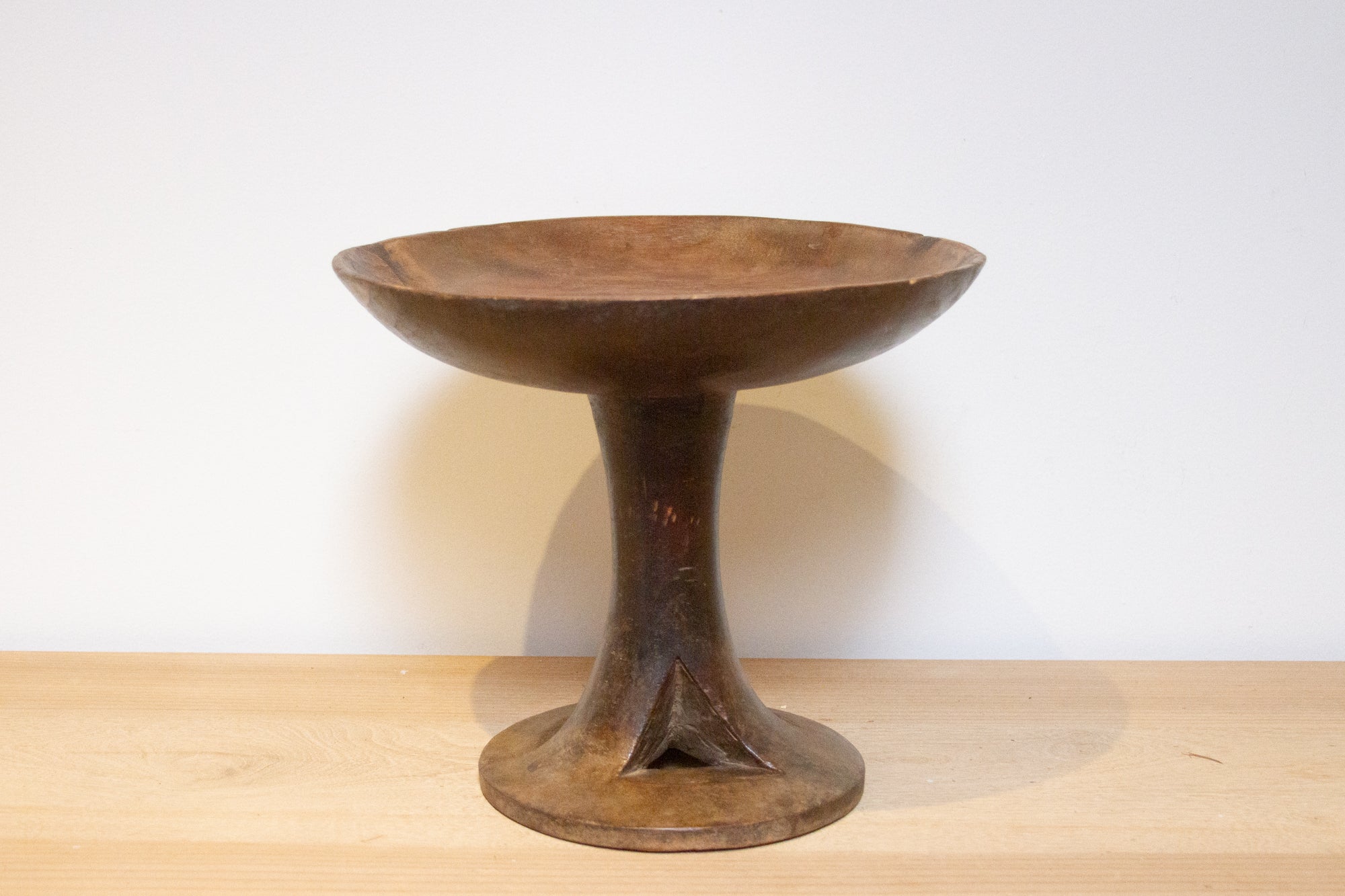DE-COR | Ispirazione globale, Piccolo tavolo rotondo vintage Naga (commercio)