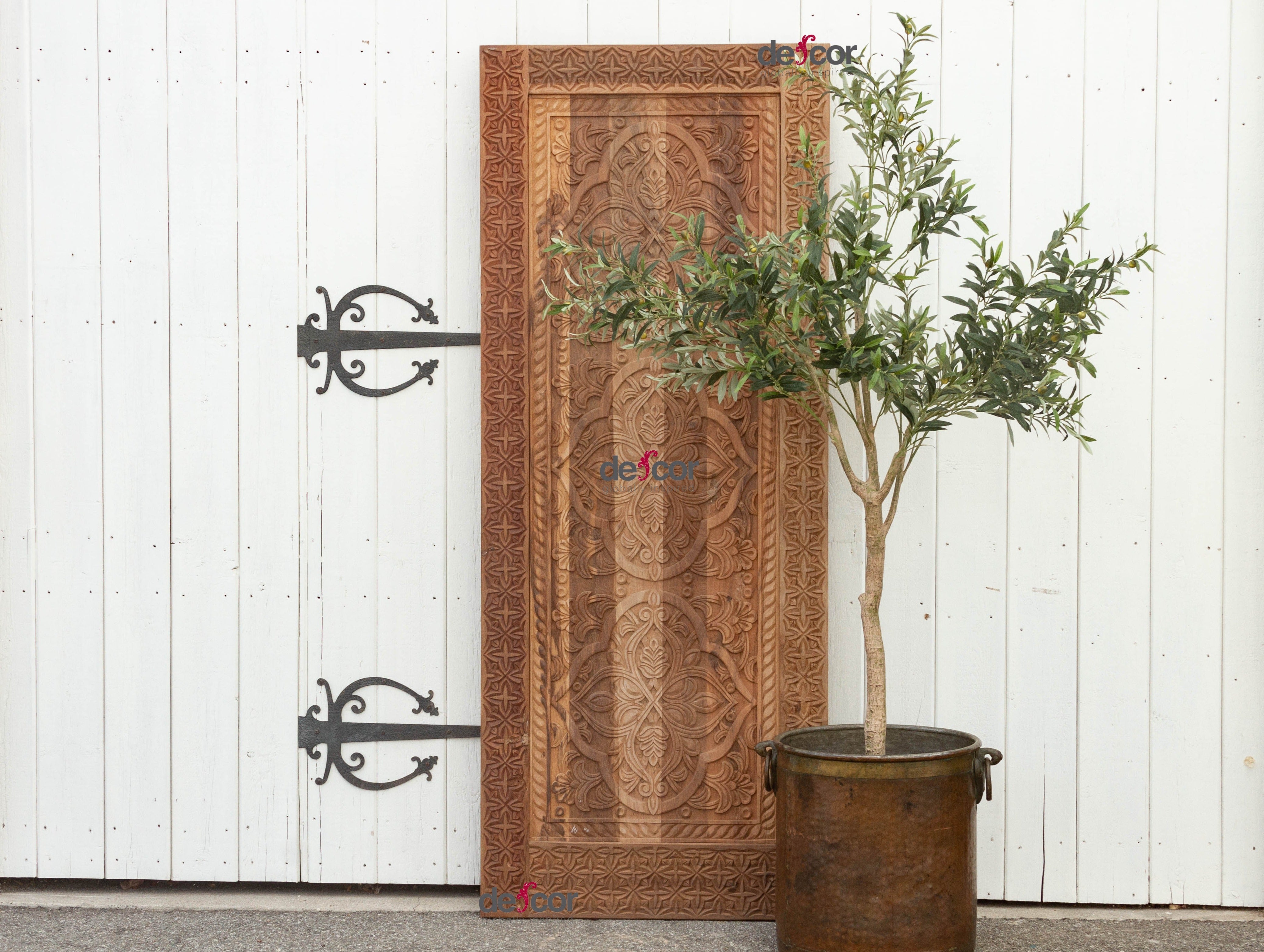 DE-COR | Ispirazione globale, Porta a medaglione intagliata a mano in legno di recupero (commercio)