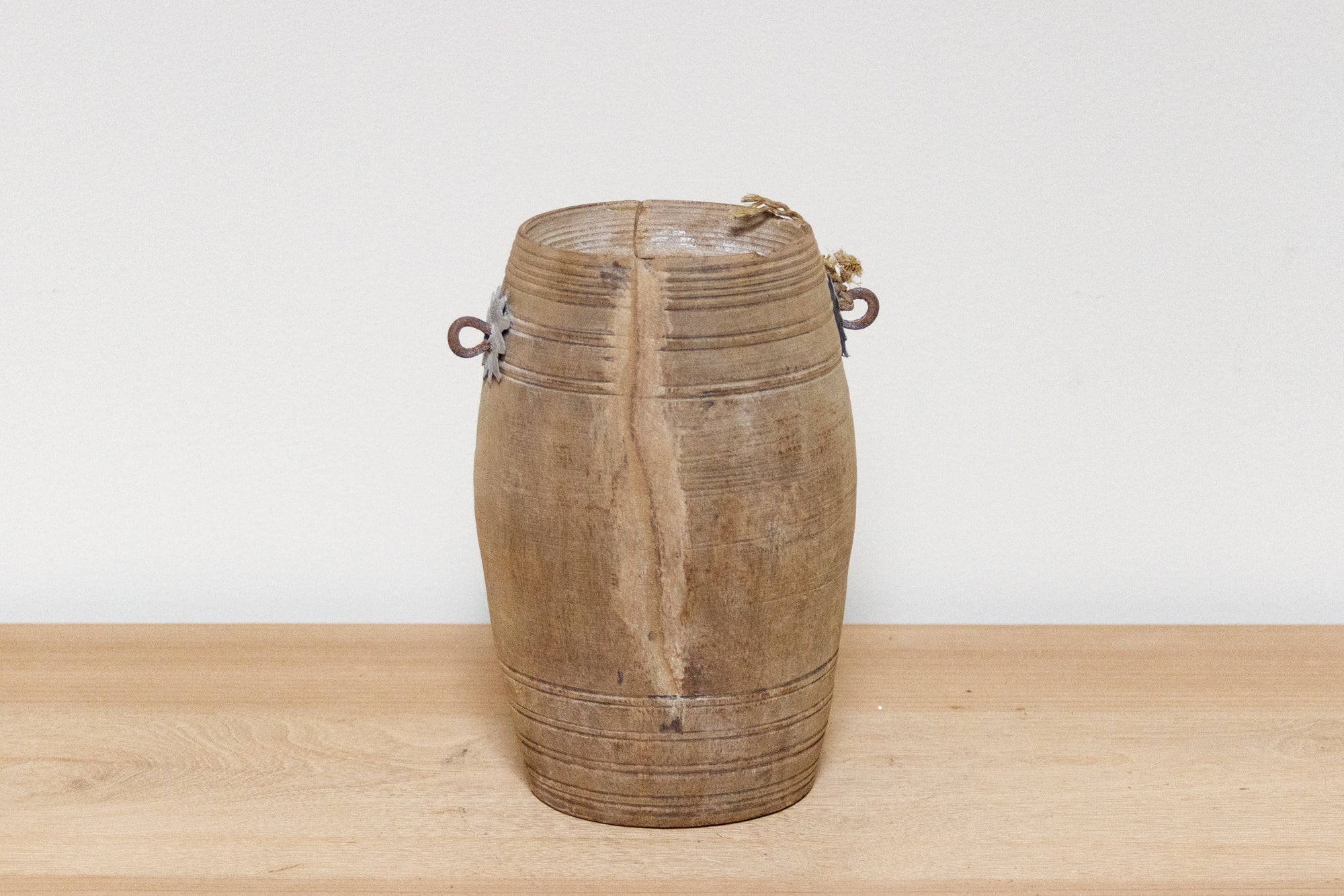 DE-COR | Ispirazione globale, Pot-Bala primitivo in legno intagliato a mano (commercio)