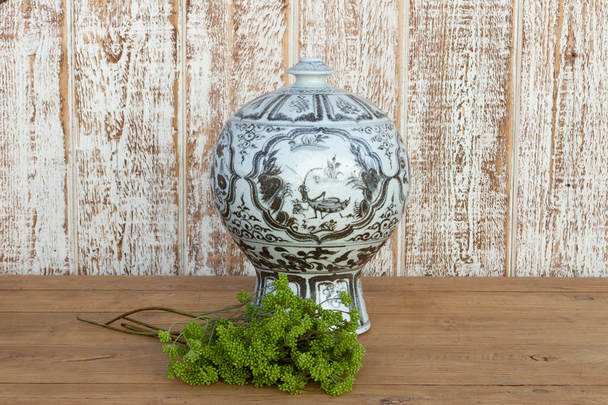 DE-COR | Ispirazione globale, Prezioso vaso cinese smaltato in bianco e nero