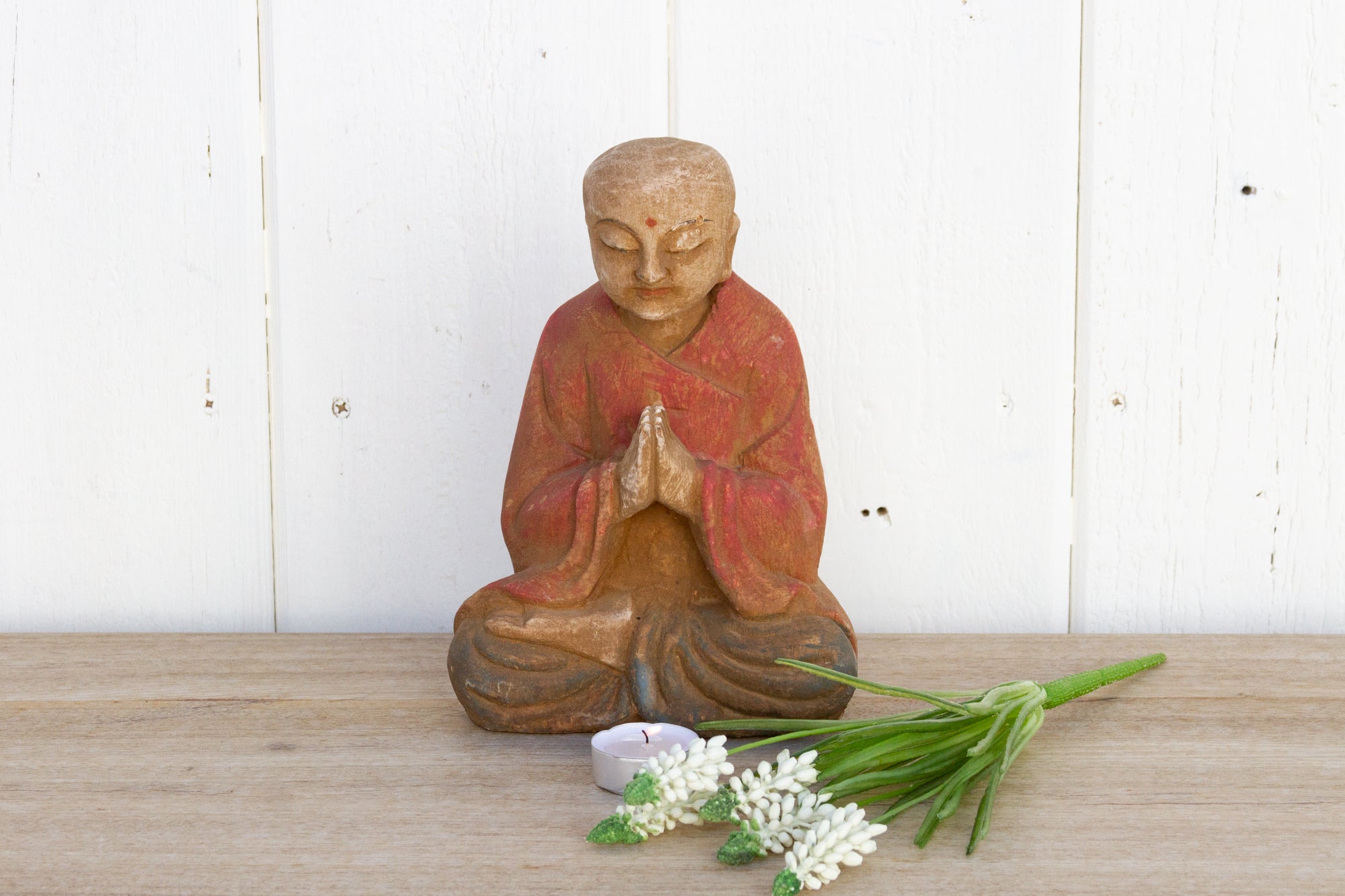 DE-COR | Ispirazione globale, Sereno Buddha in legno intagliato