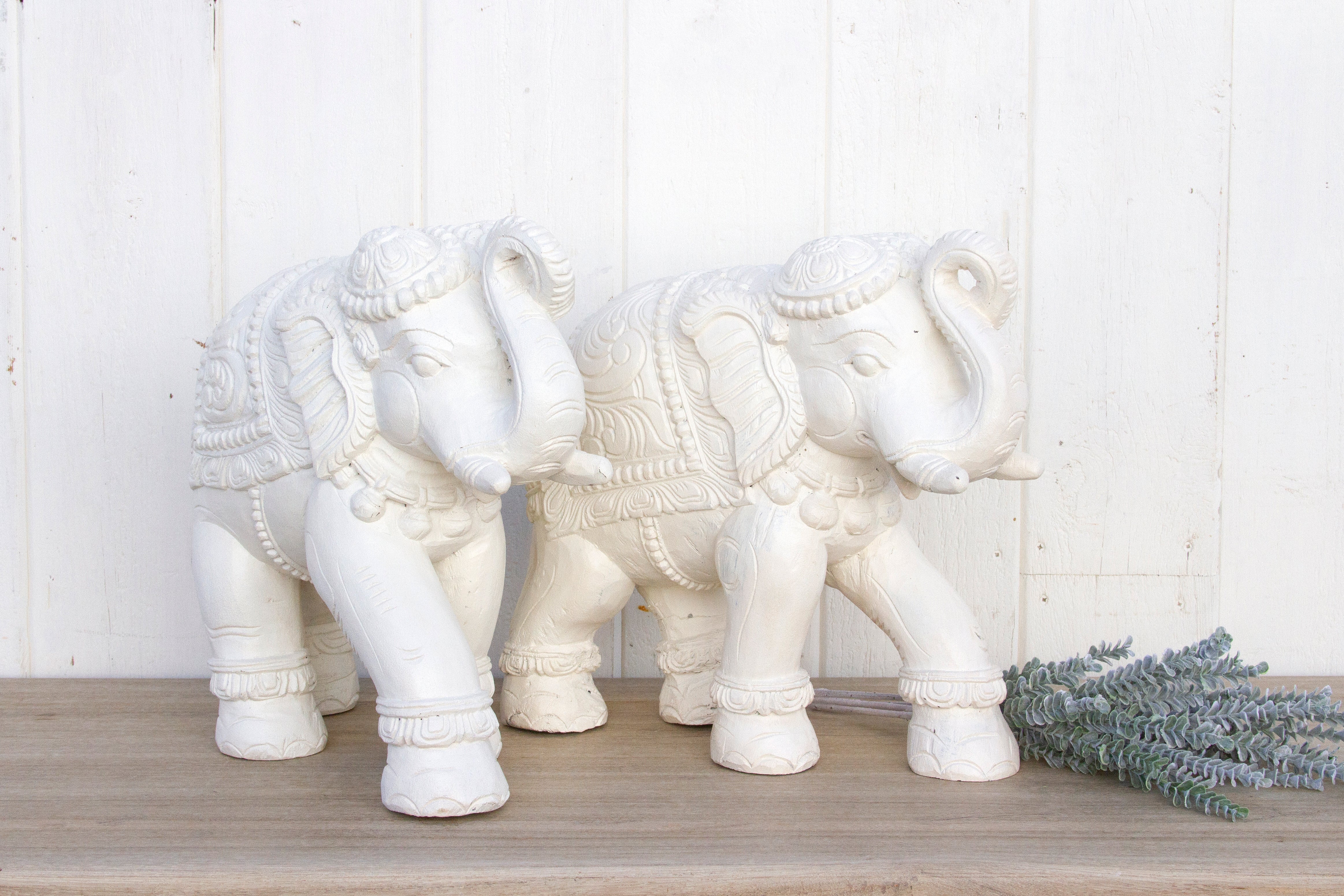 DE-COR | Ispirazione globale, Set di 2 statue di elefanti bianchi dipinti (commercio)