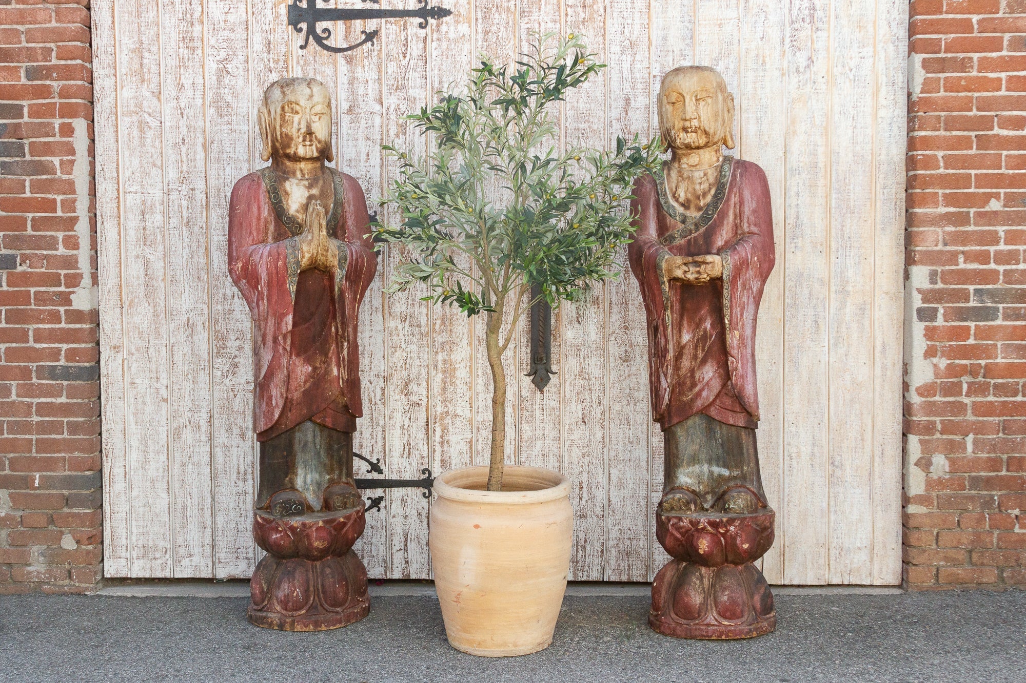 DE-COR | Ispirazione globale, Set di due Buddha antichi in legno molto alti (commercio)