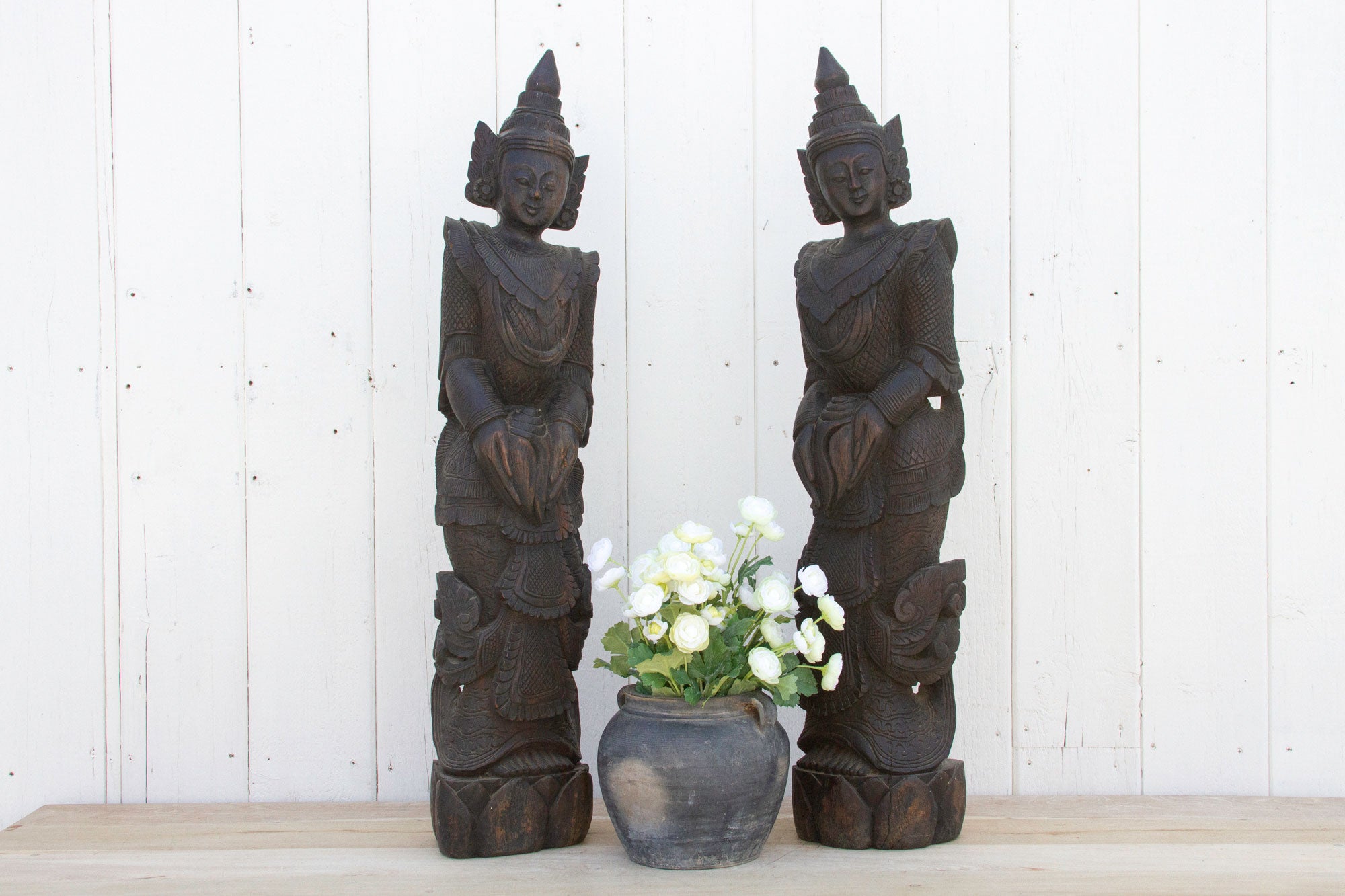 DE-COR | Ispirazione globale, Set di due splendide statue intagliate a Bali