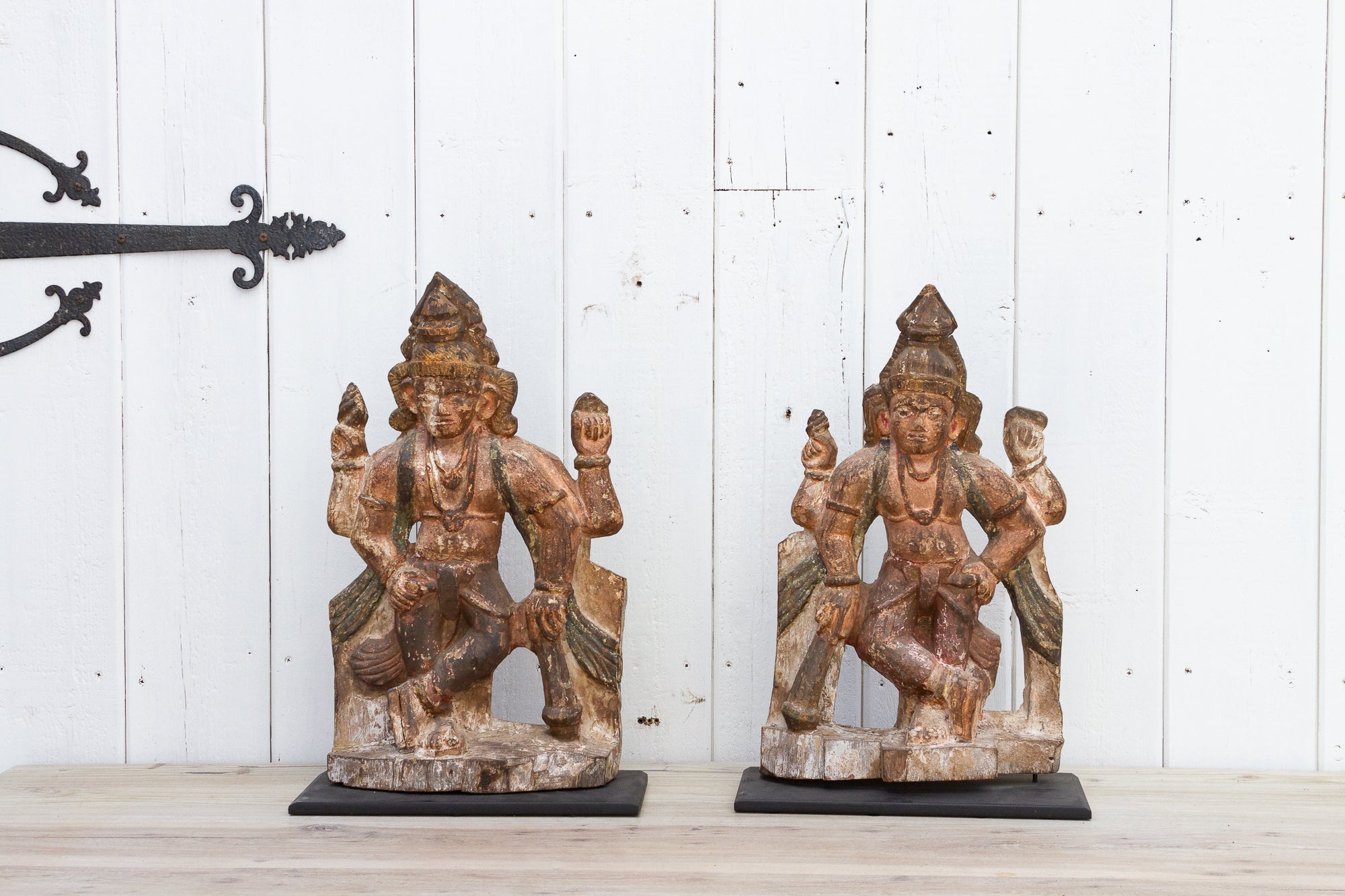 DE-COR | Ispirazione globale, Set di due statue antiche di tempio indiano (commercio)