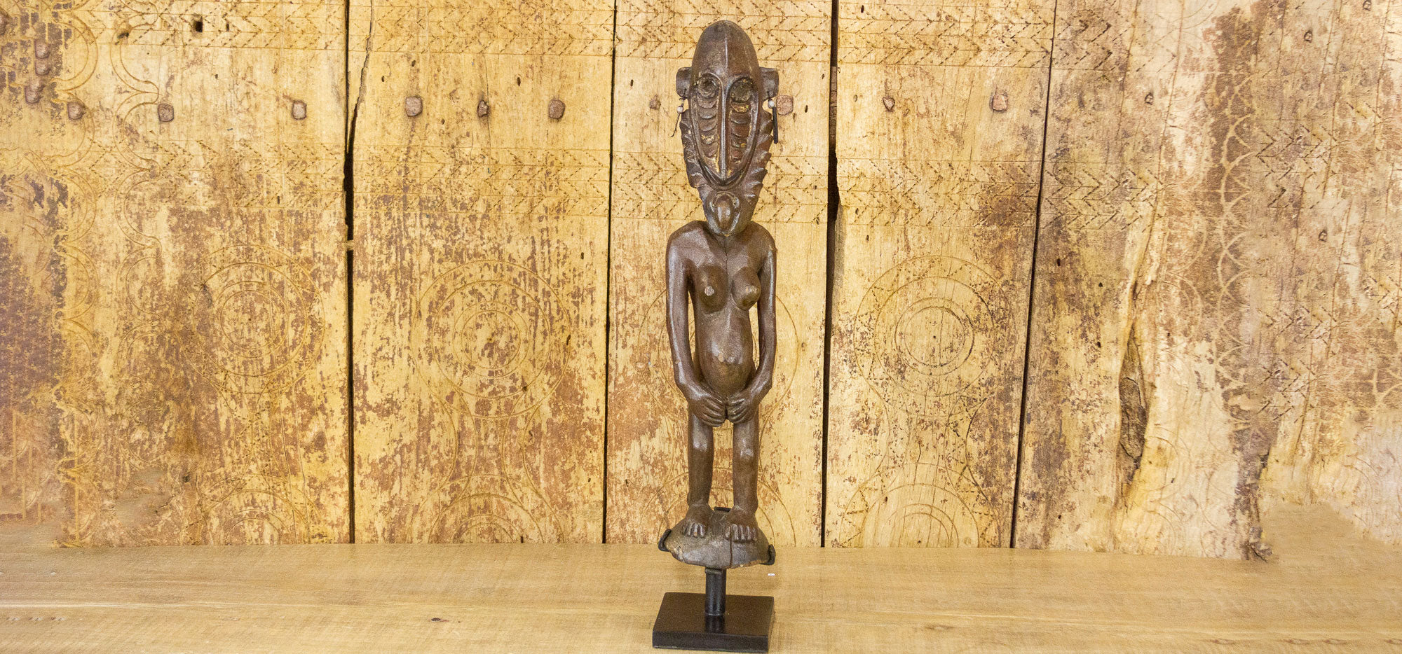 DE-COR | Ispirazione globale, Statua tribale africana scolpita