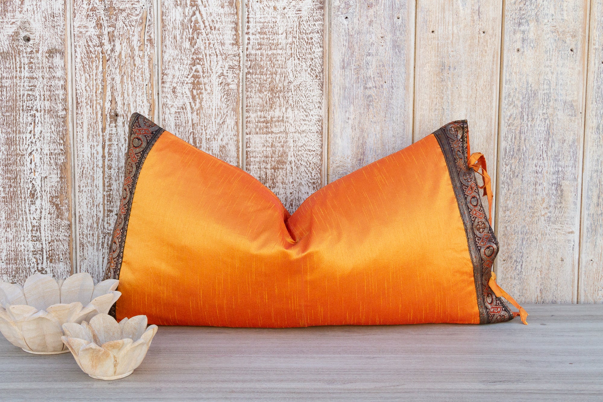 DE-COR | Ispirazione globale, Tangerine Grande cuscino di seta indiano festivo per la regina