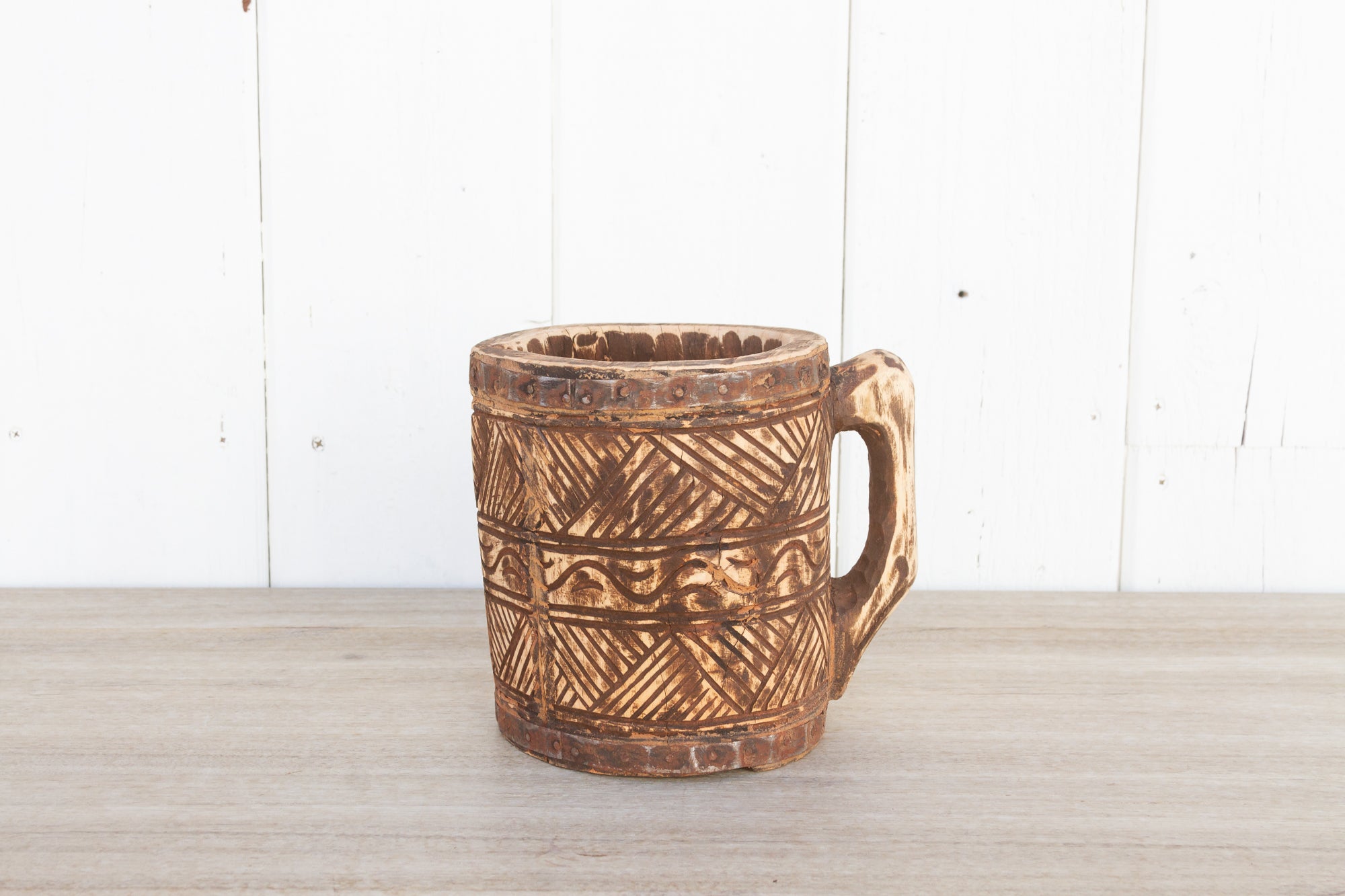 DE-COR | Ispirazione globale, Vaso primitivo in legno intagliato-Himba