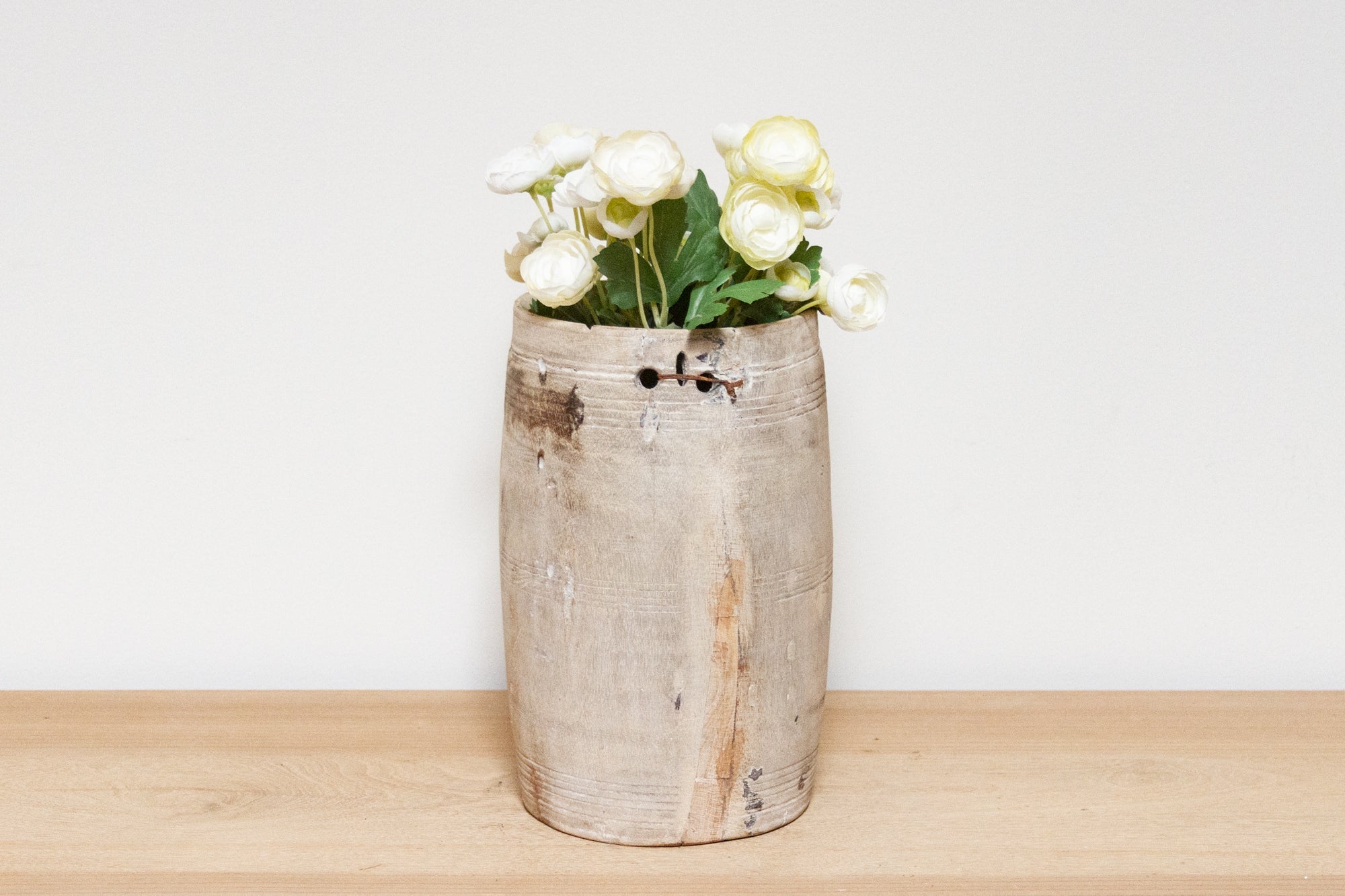 DE-COR | Ispirazione globale, Vaso primitivo in legno intagliato a mano - Pooran (commercio)
