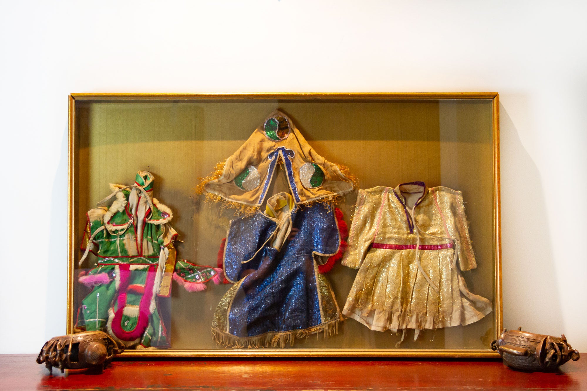 DE-COR | Ispirazione globale, Vestaglie vintage incorniciate per bambini Hmong